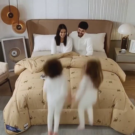 Video prikaz kreveta i popluna od devine vune sa ljudima, obitelj